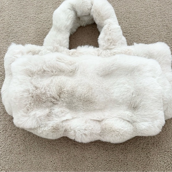 Duplicate Listing - White Faux Fur Bucket Tote Bag Purse - Winter Fashion - Picture 13 of 16